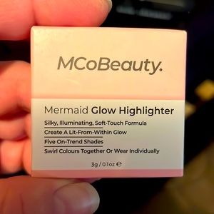 MCOBeauty. Mermaid Glow Highlighter